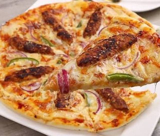 Kebab Reshmi Chicken Pizza