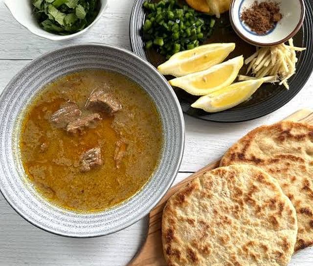Sada Nihari + 2 Naan & Halwa